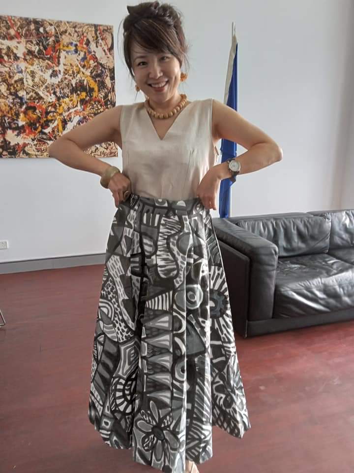 sujiseam's tweet photo. My wife Jane and I have always loved and supported art. Jane is also very much into Fashion, but I'm not as I always wear grey. We found some middleground with this unique monotone bula kalavata by Fijian artist Lambert Ho. #DareToBeUnique https://t.co/iyDoiWACBL