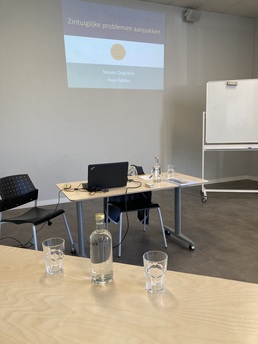 Vandaag aan de slag in onze ‘old school’ cursus van Huis Helder rond zintuiglijke problemen. Twee boeiende dagen inclusief de nieuwste inzichten #huishelder