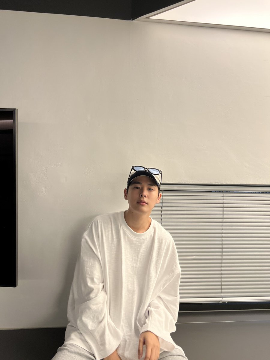 NewWorld_VICTON's tweet photo. [#병찬] 덥다~~~ 더 더워지기전에 건강관리하자👍🏻👍🏻💛 https://t.co/WmvcYeUxQt