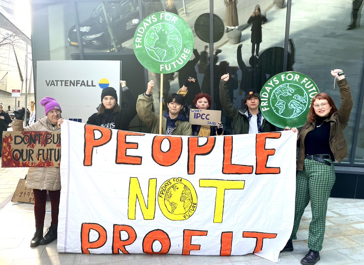 Känn pressen <a href="/Vattenfall_Se/">Vattenfall Sverige</a>, vi, och mååånga fler tittar på er. Vi måste sluta bränna biomassa, det handlar inte endast om att bli fossilfria, vi måste sluta släppa ut växthusgaser.
#VattenFail #PeopleNotProfit