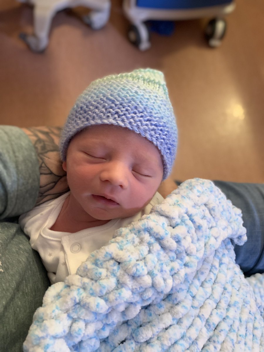 jonnyblueblood's tweet photo. Please meet the latest edition to the @ChelseaFC familyโฆFrederick (Freddie) Buesnel. They tried to give me a red hat to put on his head initially, wasnโt having that. Poor midwife had to go off and find a blue one. #ForDerek #ImagineNotBeingChelsea https://t.co/mJGPSdds1P