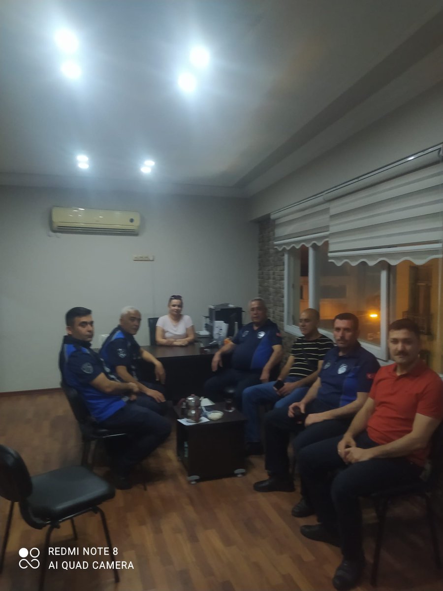 Bem_Bir_Sen_01's tweet photo. Gece vardiyasında çalışan arkadaşlarımız sendikamızı ziyaret etti. Birlikte iftarımızı açtık. @Bem_Bir_Sen @Leventusl @medenisevinc @Nurettinsever55 @mehmetsezer01 @gunel_yadigar https://t.co/AG4e68Ecyb