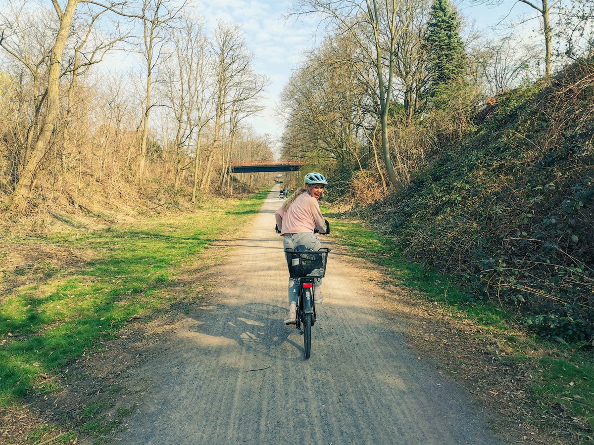 Zwei Halden, drei Seen, Wälder, Parks, kulinarische Stopps uvm.! 😍 Sandra erzählt von ihrer 45 Kilometer Radtour von Oberhausen nach Bottrop: https://t.co/XMQaqu87oo 🚴‍♀️ https://t.co/21WftY5APh