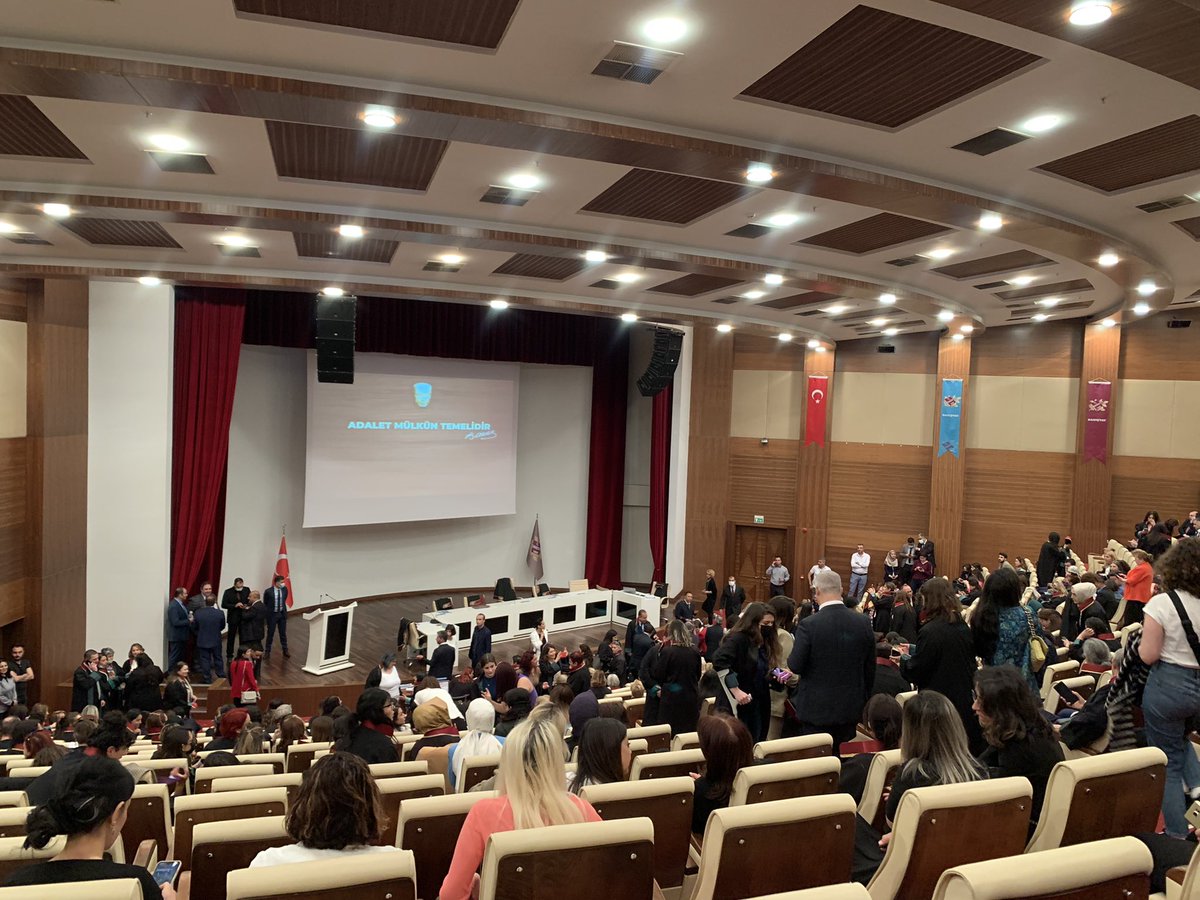 #istanbulsoezlesmesindenvazgecmiyoruz demek için Danıştaydayız! Başkan “bu kalabalık katılım Danıştay tarihinde bir ilk” dedi…Biz kadınlar hep çok kalabalığız da , siz korktuğunuz için görmek istemiyorsunuz ✌🏼🌸✌🏼🌸