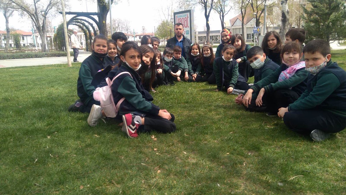 3/A sınıfı olarak Konya İl Halk Kütüphanesi, Diyanet Vakfı Yayınevi ve Konya İl Müftülüğü ziyaretimizde, kütüphanede kitap okuma fırsatı bulan çocuklarımız, ayrıca İl Müftümüz Ali Öge Bey ile sohbet etme fırsatı buldular, hem öğrendiler hem de mutlu oldular.😊