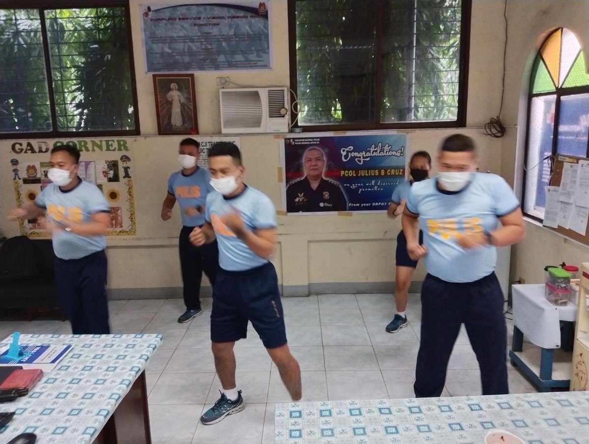 Pro7Service's tweet photo. April 28, 2022 @ 3:00PM
CHS, PRO7 PERSONNEL CONDUCTED THE 4-MINUTE HABIT/WORKOUT
#PRO7RD
#PRO7PIO 
#TeamPRO7bisdakcops
#PNPChaplainService 
#Tagapaggabay 
#PNPKakampiMo 
#TeamPNP
#WeServeAndProtect https://t.co/x8x5NWUEhU