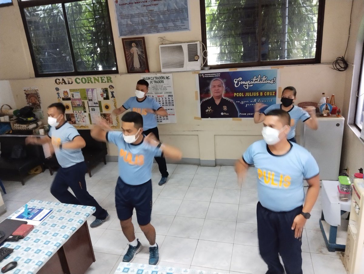 Pro7Service's tweet photo. April 28, 2022 @ 3:00PM
CHS, PRO7 PERSONNEL CONDUCTED THE 4-MINUTE HABIT/WORKOUT
#PRO7RD
#PRO7PIO 
#TeamPRO7bisdakcops
#PNPChaplainService 
#Tagapaggabay 
#PNPKakampiMo 
#TeamPNP
#WeServeAndProtect https://t.co/x8x5NWUEhU