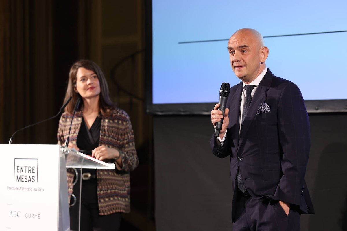 "Yo soy un camarero orgulloso de ser camarero. Para mí no hay nada más bonito que ser un buen anfitrión» <a href="/robledosumiller/">David Robledo</a>
Premios #entremesas 
google.com/amp/s/sevilla.… <a href="/abc_es/">ABC.es</a> 
<a href="/salsadechiles/">Carlos Maribona</a> <a href="/MisterEspeto/">Carlos Mateos</a>