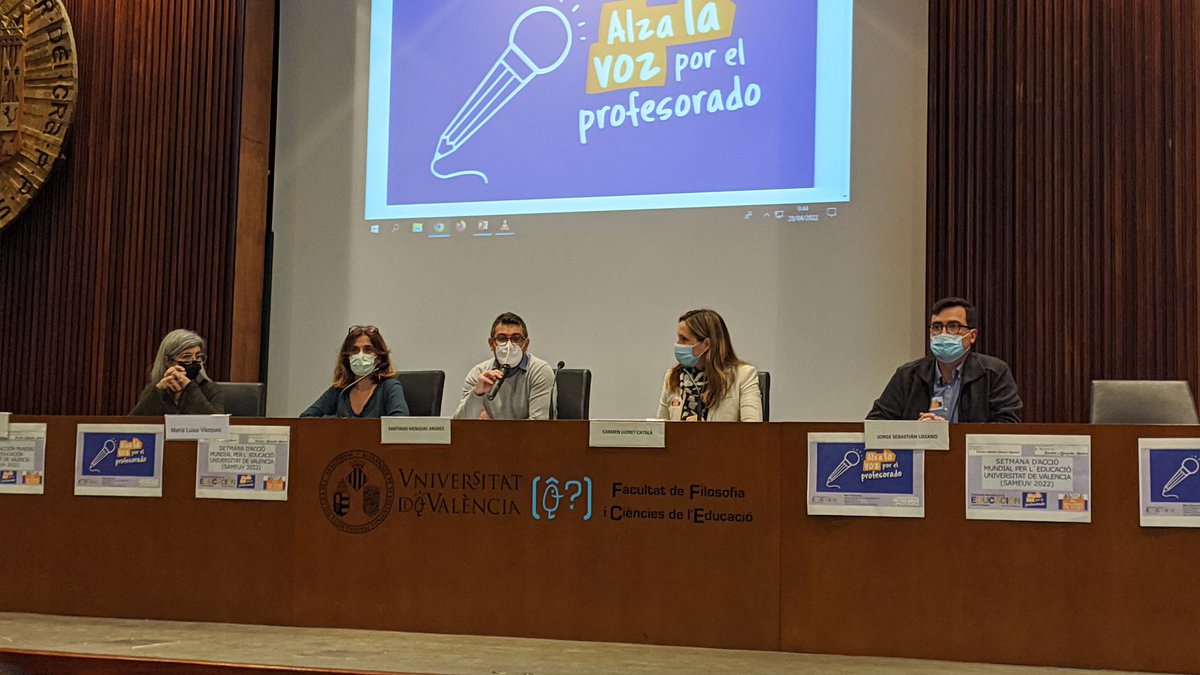 CME_CV's tweet photo. Empezamos a alzar la voz por el profesorado con @cllorcat @CooperacioU poniendo el valor a las personas que han hecho posible celebrar 9 años de #SAME en la @UV_EG @Same19UV https://t.co/MsJ08pwoH1
