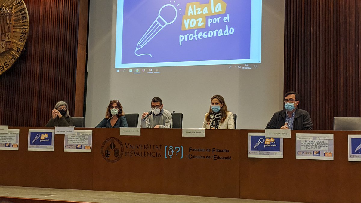 CME_CV's tweet photo. Empezamos a alzar la voz por el profesorado con @cllorcat @CooperacioU poniendo el valor a las personas que han hecho posible celebrar 9 años de #SAME en la @UV_EG @Same19UV https://t.co/MsJ08pwoH1