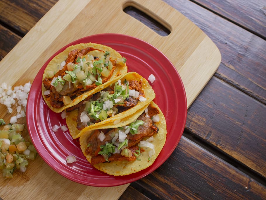 GomezSenegal's tweet photo. No puedo creer lo que he descubierto con @GraceenMexico ... Los tacos en México cuestan en torno a 15 pesos, ¡Unos 70 céntimos!😱 ¿Alguien se viene conmigo a comer tacos a México?🤨🌮
#DescubreElMundoConAVGE #Mexico https://t.co/vJNCbGJIWt