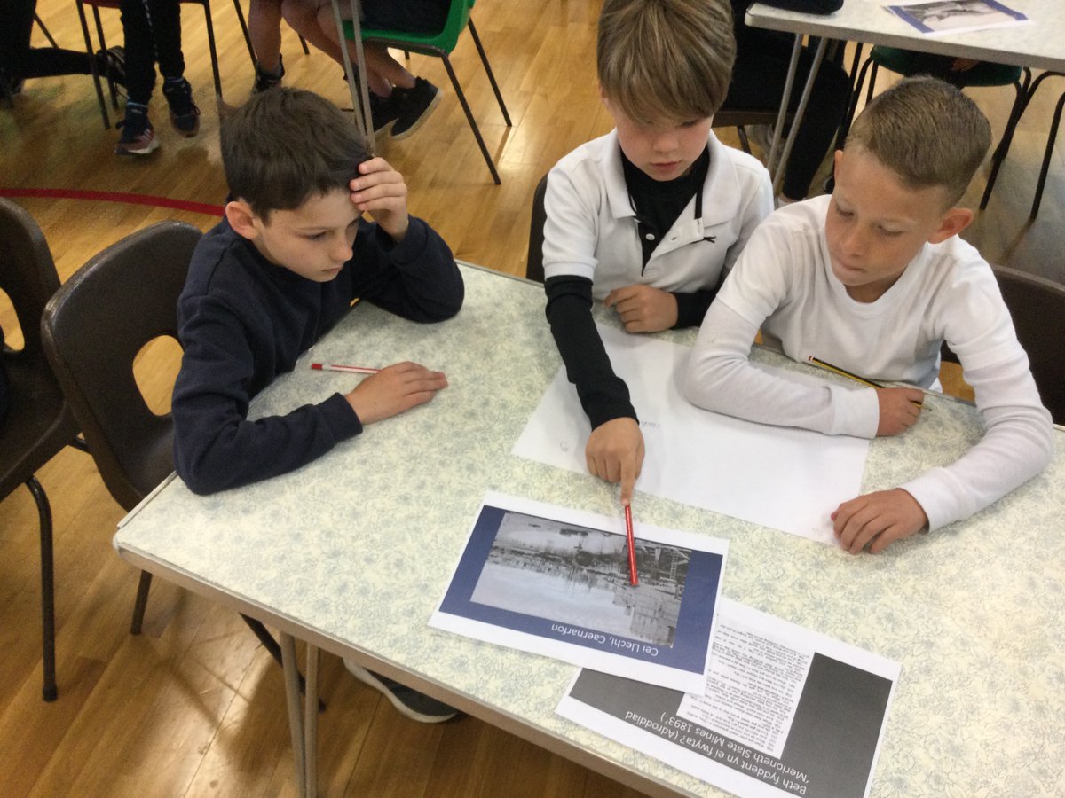 penybryntywyn's tweet photo. Diolch eto i @trydanni am weithdy barddoniaeth dda. Pawb wedi mwynhau yn fawr, a cherddi arbennig am y #chwarel erbyn amser cinio! @UNESCO @ArloesiGwynedd @CyngorGwynedd @LlechiCymru #unigolionuchelgeisiolgalluog #llechini #joio #barddoni https://t.co/TKcTfkaRvj