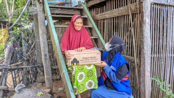 dtpeduli's tweet photo. DT Peduli dan Yayasan Haji Kalla Bagikan Paket Sembako Gratis untuk Dhuafa

#dtpeduli #harizakatnasional2022 @forumzakat @dtpeduli https://t.co/cAVO2D63ki