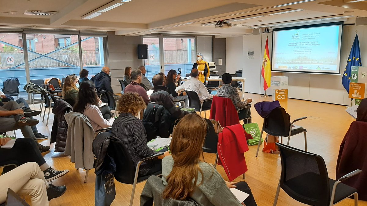 PEFCSpain's tweet photo. Comenzamos el último curso #ForestGreenCommerce en el que hablamos de estrategias para el comercio sostenible de los recursos naturales del #bosque. Elsa Enríquez, S.G. Política Forestal y Lucha contra la Desertificación de @mitecogob da la bienvenida. https://t.co/FFUk6gJSQf