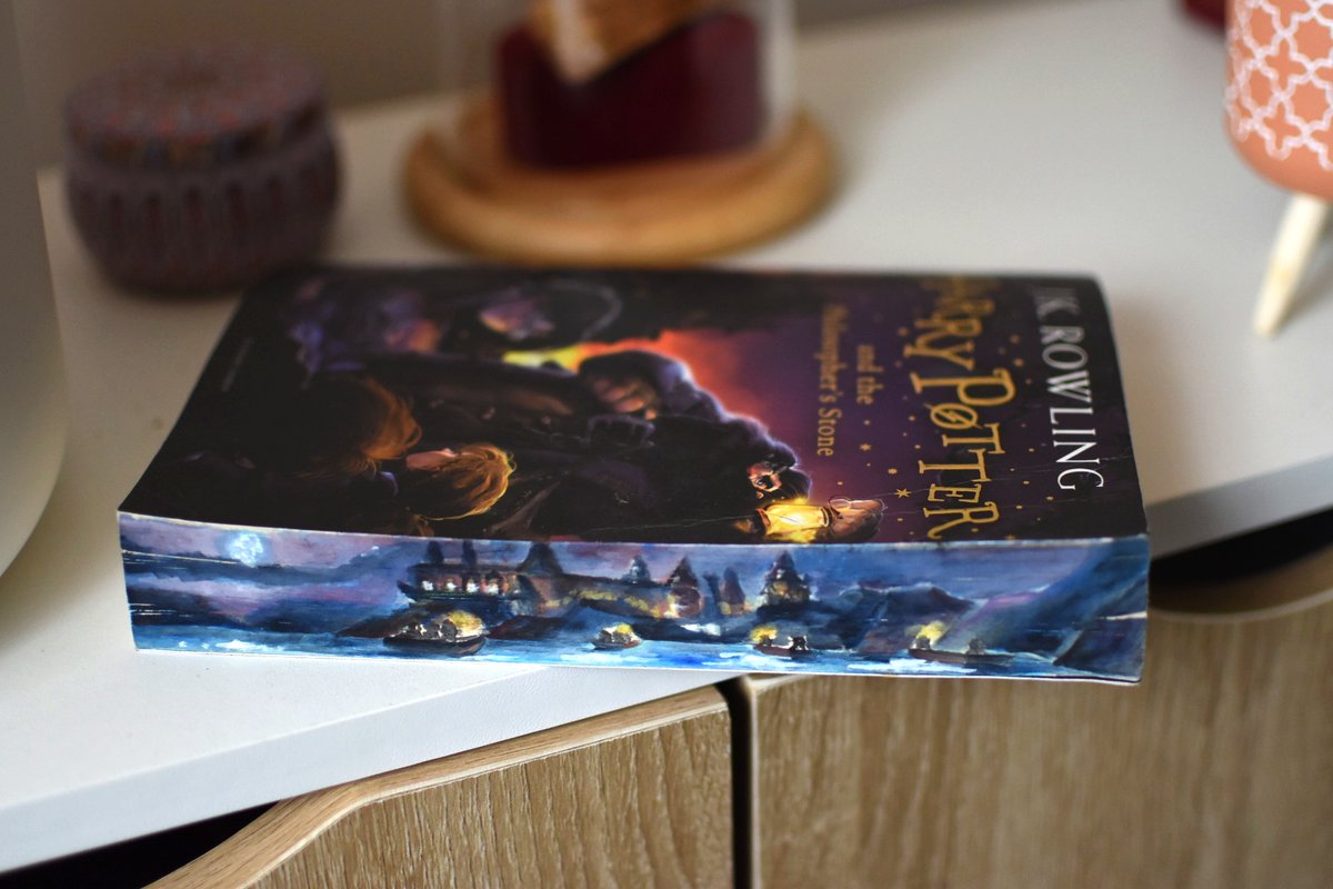 Gyeleart's tweet photo. Fore-Edge painting on the magical Harry Potter book.

Find me on etsy: https://t.co/BWcTX0YW5c 

#harrypotter #tumblr #thursday #art #design #hogwartslegacy #foreedgepainting #UnitedKingdom https://t.co/T3jOM63BVz