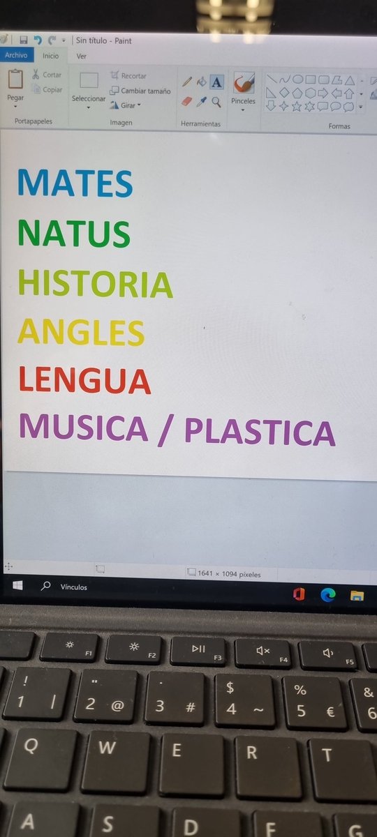 blanchhhhhhhhhh's tweet photo. La gent que diu que mates es vermell?? https://t.co/uvOvyq8Mqb