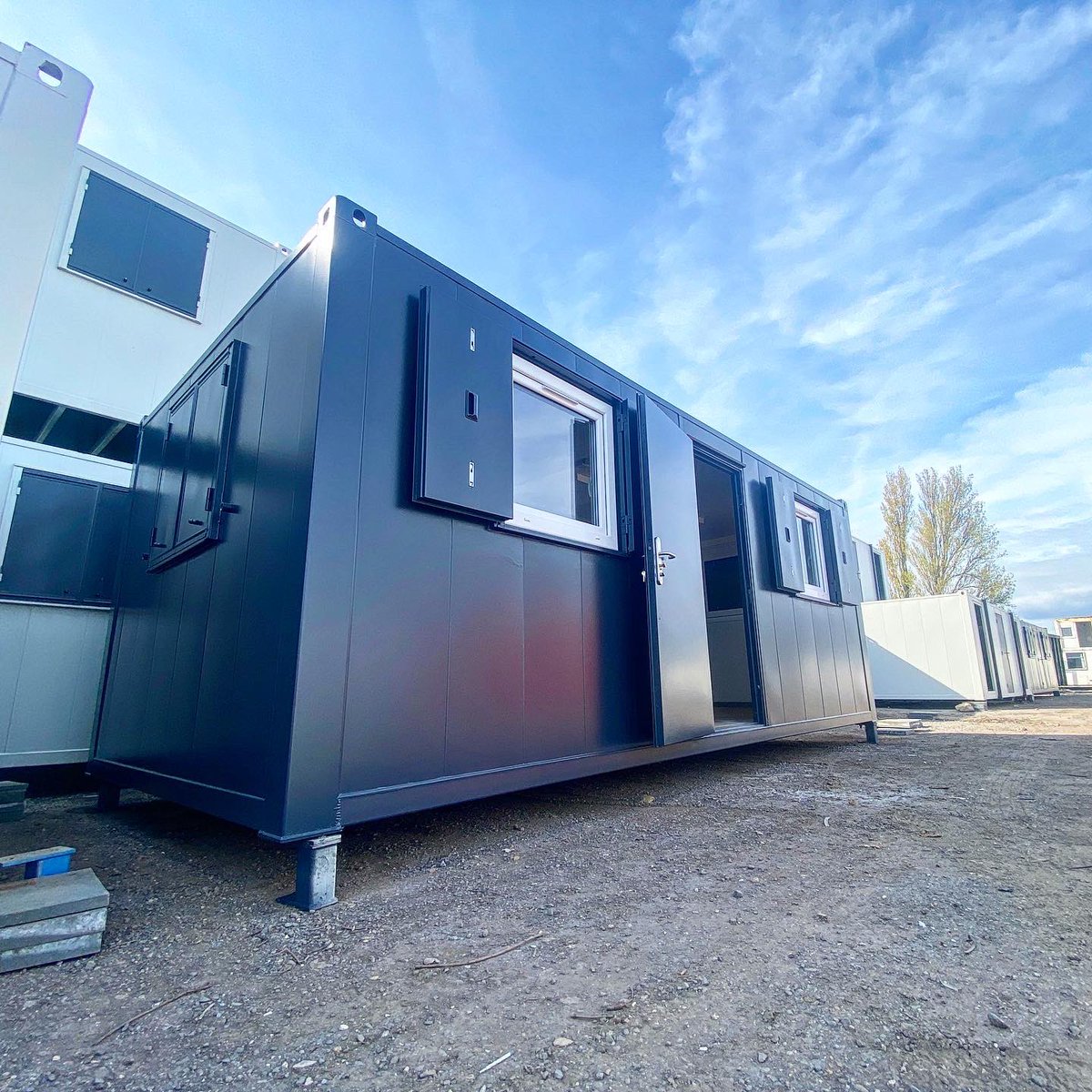 jcpsaltd's tweet photo. Looking for NEW and AFFORDABLE? Weโve got the perfect solution ๐
Features include AV Shutters, Vinyl Floor, Full Electric and LED Lighting.
These units also come 16/20/24/32ft long with Unlimited Colour and Window/Door configurations โ
#portableoffice #siteoffice #jcpsa https://t.co/cDZdBo2QqX