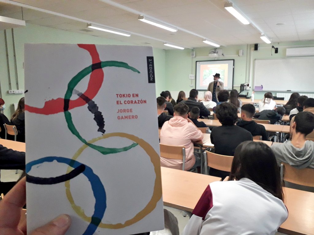 DavidSauriMi's tweet photo. Deporte, esfuerzo, amistad, amor y literatura

@jorjim84 y su "Tokio en el corazón" con l@s jóvenes lector@s de la ESO @insti_masquefa

📖 https://t.co/BKU9DpclMj

Fomento y animación a la lectura
@loqueleo_es @SANTILLANA_es 

Entra y descubre
📚 https://t.co/6tKdqlUged https://t.co/oc1oFLRhrX