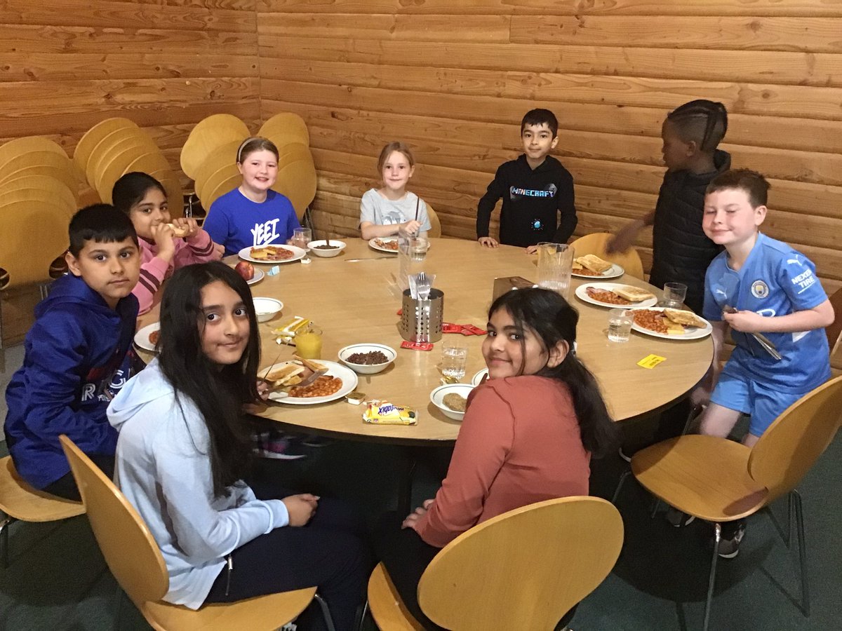 ManorPrimarySch's tweet photo. Breakfast time! #day2 #diningwithfriends https://t.co/5pRnP6TQtQ