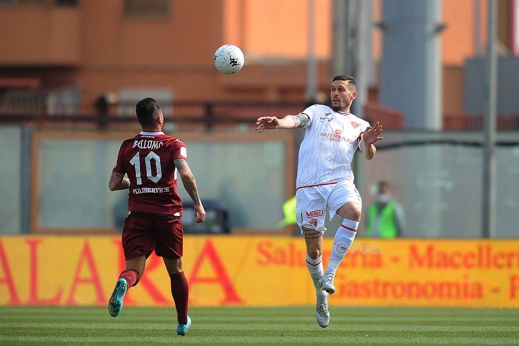 Tanti auguri capitano!

3⃣3⃣ 🎂 per il nostro <a href="/GabrieleAngella/">Gabriele Angella</a>!

Avanti così! 💪

#forzagrifo <a href="/Lega_B/">Lega B</a> #SerieBKT #HappyBirthday
