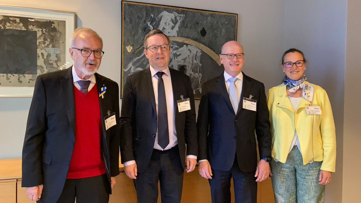 Minister of Economic Affairs <a href="/MikaLintila/">Mika Lintilä</a> met President of the European Investment Bank (EIB) Werner Hoyer. 

They discussed
🔸EIB funding for battery cluster projects
🔸objectives of the #InvestEU programming period and closer cooperation
🔸EIB financing activities in Finland.
