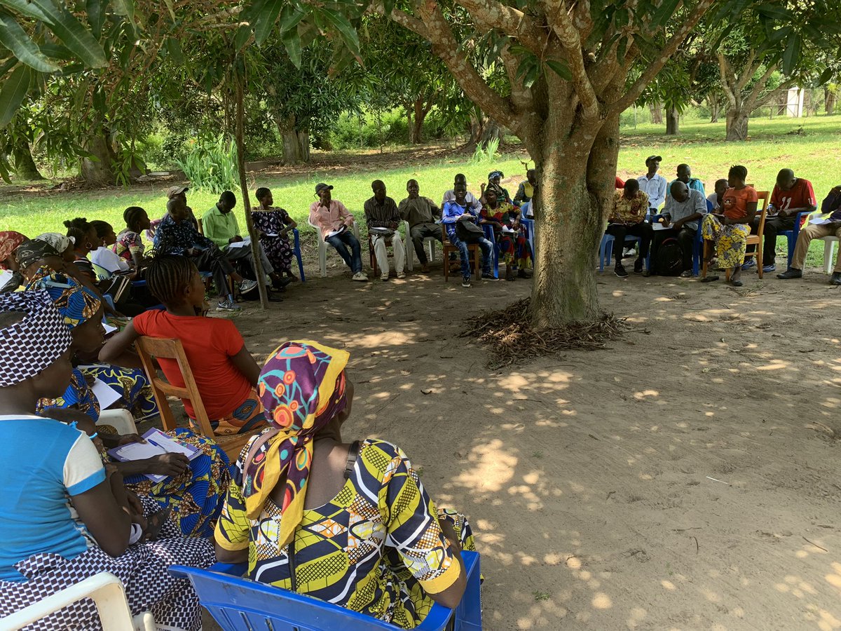 Ruthnkongolo1's tweet photo. Notre programme de renforcement de capacités des acteurs éducatifs ( Enseignants, directeurs et parents )a été lancé à #Iniangi dans le diocèse de #Popokabaka avec l’appui de @Misereor #l’educationnepeutpasattendre https://t.co/mlfwWRsUjD