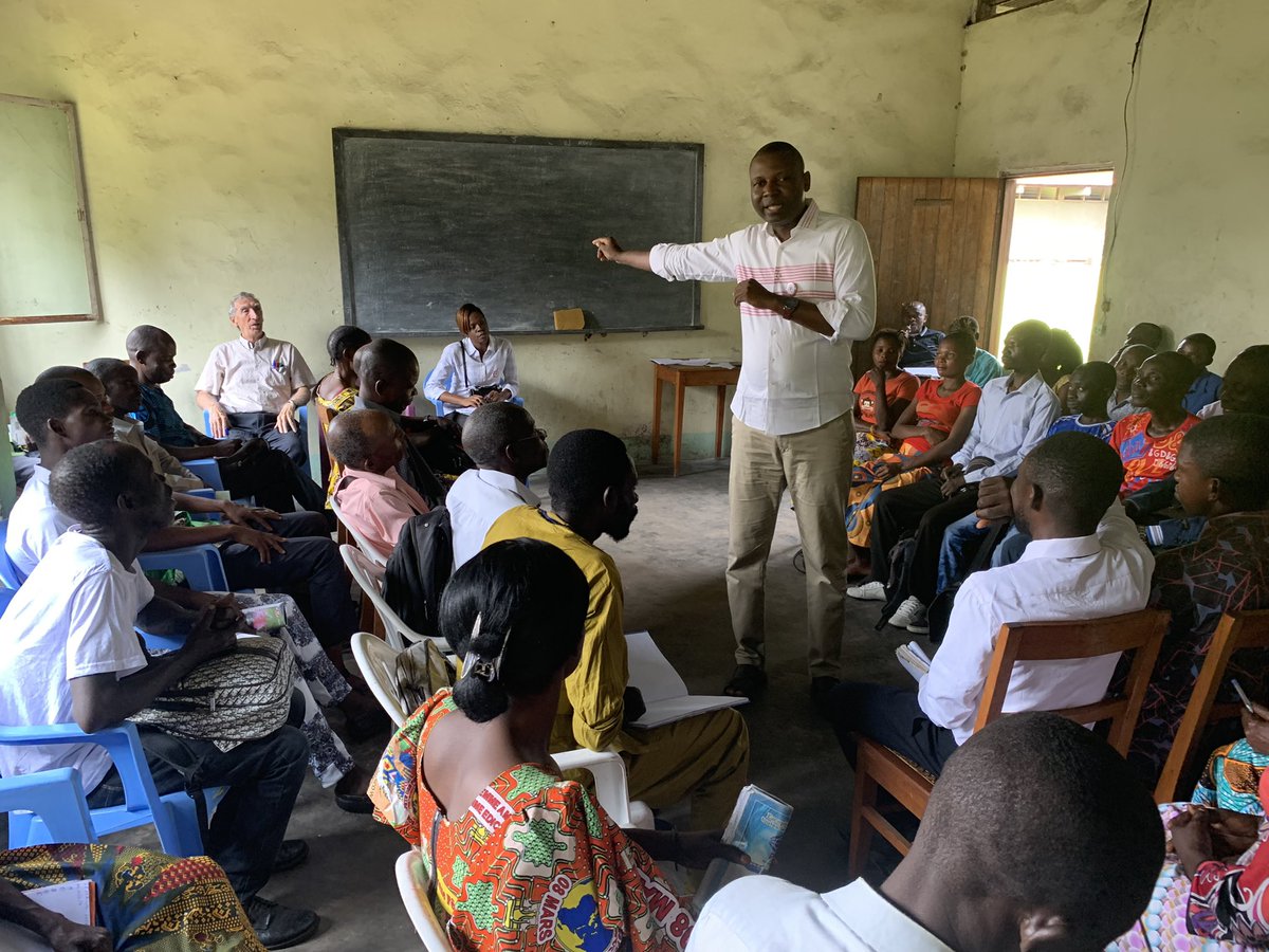 Ruthnkongolo1's tweet photo. Notre programme de renforcement de capacités des acteurs éducatifs ( Enseignants, directeurs et parents )a été lancé à #Iniangi dans le diocèse de #Popokabaka avec l’appui de @Misereor #l’educationnepeutpasattendre https://t.co/mlfwWRsUjD