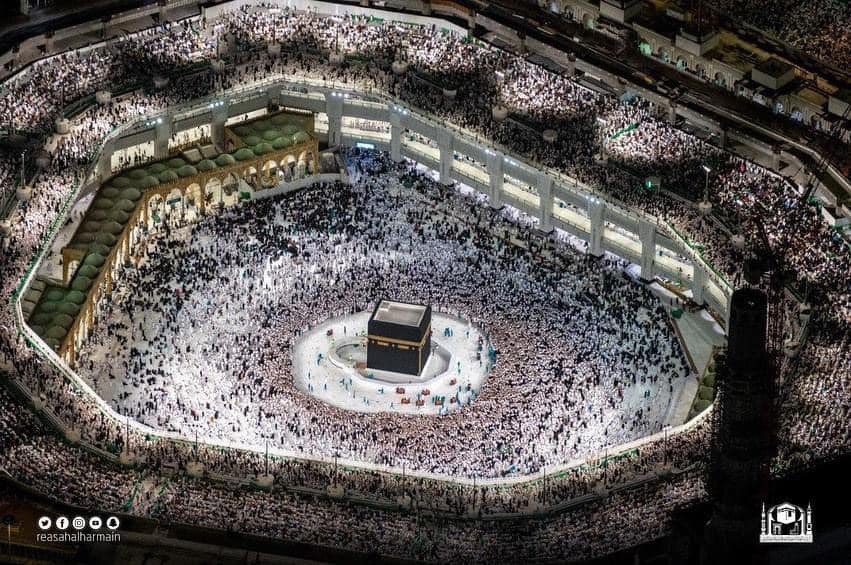 HaramainInfo's tweet photo. A beautiful view of Masjid Al Haram during the 27th Night of Ramadhan https://t.co/Qyeejsl7qV