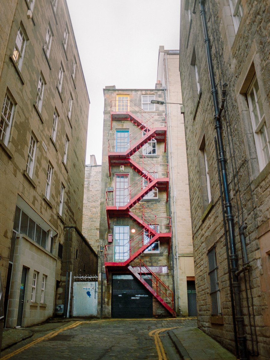 StuartMcMillan's tweet photo. Escape route found in one of the many alleyways in #Edinburgh
Film #portra400
Camera #Zenit11 https://t.co/U9W9ml9AF1
