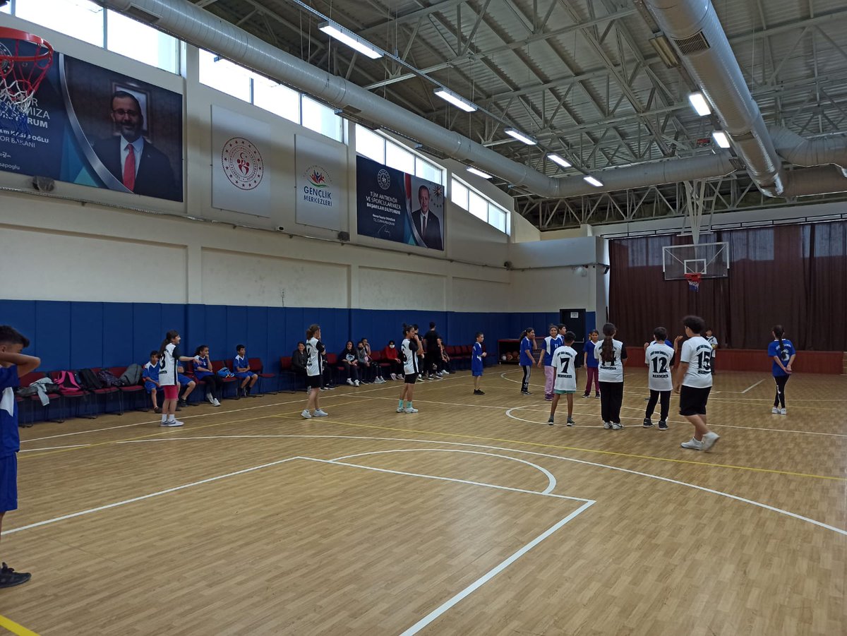 Gsb_MenderesGM's tweet photo. Menderes Gençlik ve Spor İlçe Müdürlüğü'müz 
ve 
#Menderes İlçe #MilliEğitim Müdürlüğü
işbirliği ile düzenlenen,
İlçemizde bulunan ortaokullar arası gerçekleşen #kaleli yakan top turnuvası son buluyor.
@kasapoglu @gencliksporbak https://t.co/litRG7MqAT