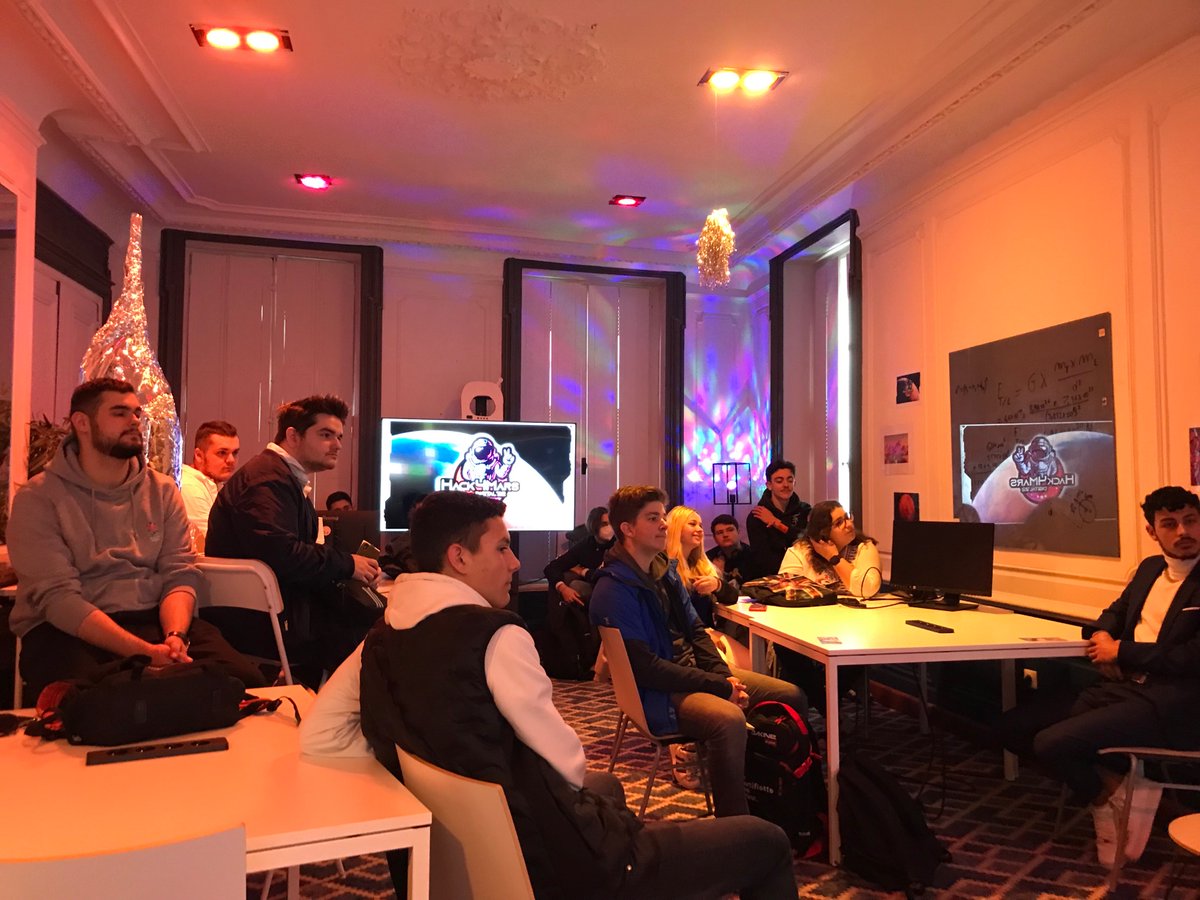 EpitechDigital's tweet image. Les Digital Days se sont achevés sur le campus de #lyon🚀

Sur deux jours, nos étudiants ont imaginé avec des élèves de première et terminale des #solutionsdigitales pour assurer le voyage de 100 pionniers allant sur Mars. 

#ecole #digital #paris #bordeaux #toulouse #nantes #web