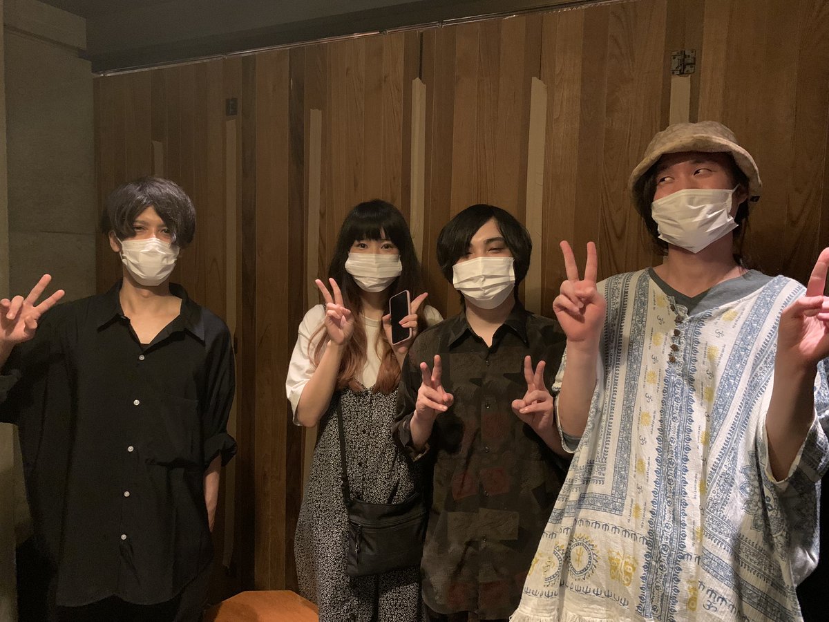 endscaperi's tweet photo. 3組目 Ulon
こんなにも音楽を、魂を削りながら届けてくれるステージがあるのか
30分間の生た証。
また必ずライブハウスで会いましょう!
#MUSICPLACE
#Ulon https://t.co/8AhbBbywqn