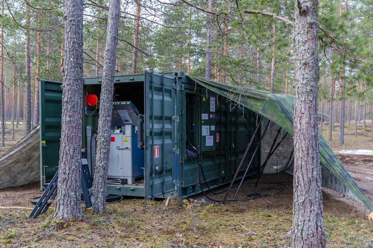 MaasotaK's tweet photo. Huolto on tärkeä osa harjoitusta. Sen rooli korostuu taistelussa ja joukkueen menestyksessä. Huolto pitää taisteluosaston toimintakuntoisena aina ajoneuvoista, elektroniikkaan ja viestivälineisiin saakka ‒ sotilaita unohtamatta. #Tykistökoulu #TYKK #maask #TYKKAH #maavoimat https://t.co/l3EdkQKk5A