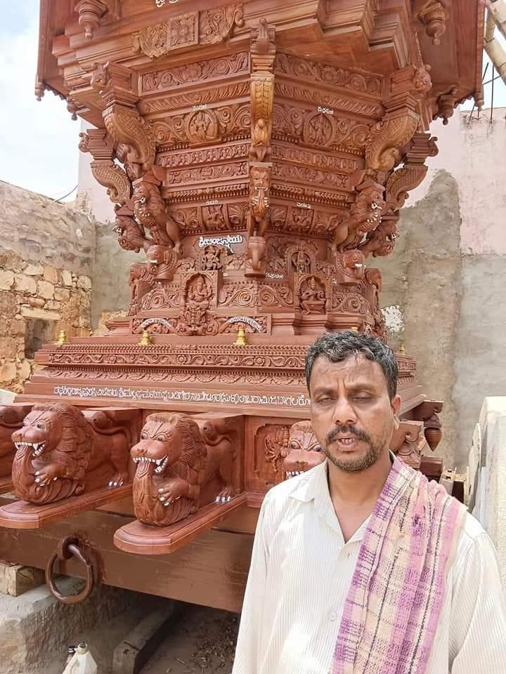 VishnuMhalsekar's tweet photo. Mahesh and Suresh, sons of award winning Mallappa Badigera, who was a well known shilpi (sculptor)

*Both these young men are totally bl!nd*. 

But, with their acute sense of touch, they have carved out chariots of many temples in Karnataka.. ..1/2 https://t.co/HrgqL98BRK