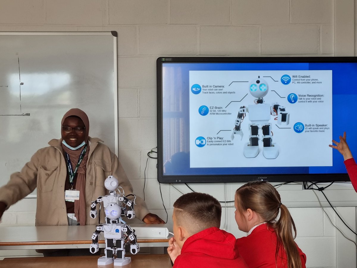 ReachingWiderSE's tweet photo. Heddiw, rydyn ni yn @Ysgolnantgwyn eto ar gyfer arddangosiad #Roboteg gwych gydag @eurekarobot #STEM https://t.co/Fi83PuOVx0