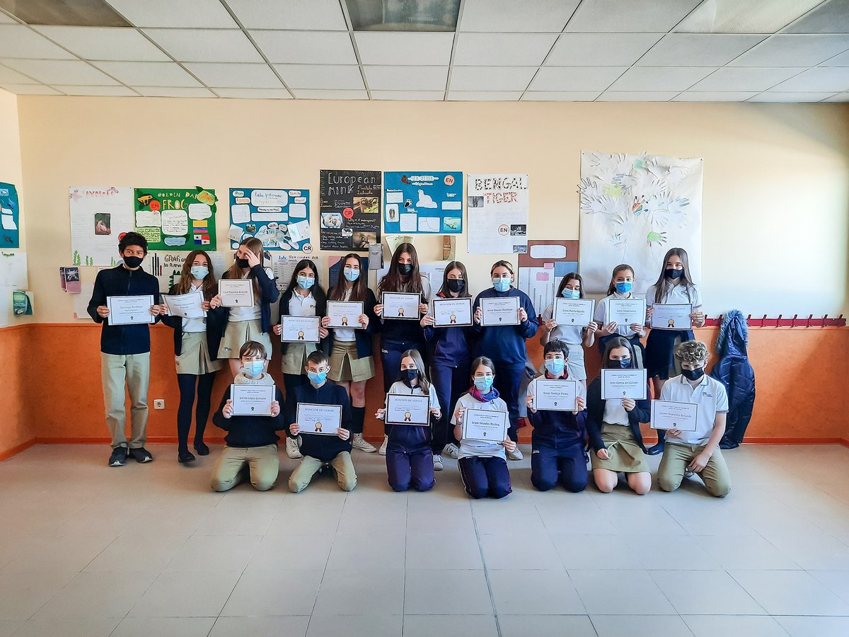 ColegioGaudem's tweet photo. Hemos hecho entrega de los premios a los mejores trabajos sobre los animales en peligro de extinción a los alumnos de 1º de la ESO 📚 🏆

#ColegioGaudem > #UnProyectoSingular en #Madrid #Barajas #ComunidadSorda #LenguaDeSignos https://t.co/TfkNbHoqo9