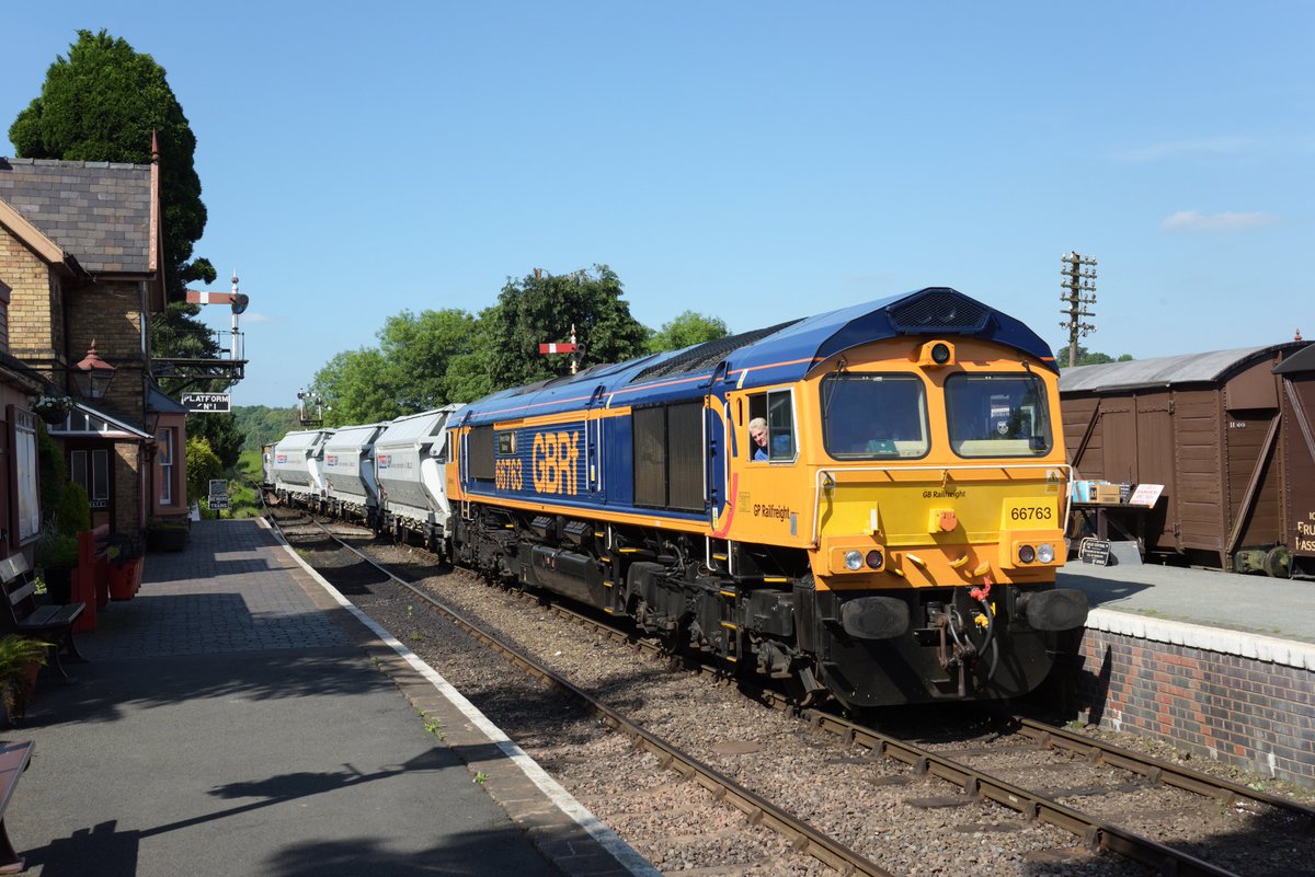 svrofficialsite's tweet photo. Spring Diesel Festival ANNOUNCEMENT ONE OF THREE- @DRSgovuk will be sending us either a Class 66 OR a Class 68 for the event! 

Pre-book your tickets and save against on the day prices https://t.co/F2KtcZ6fZo #SVRFamily (📸 Class 66 by Ian Murray, Class 68 by Inspiring Images) https://t.co/X4skpDrSC9