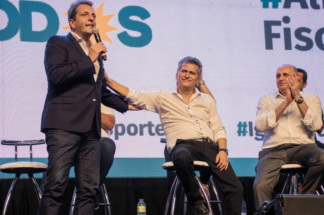 _Raul_Diaz's tweet photo. Con Sergio así fue siempre, desde los tiempos que era un joven diputado y ya se veía que sería un enorme dirigente político.
Por eso en este día de un nuevo cumple te deseo lo mejor y que lo pases bárbaro junto a tu hermosa familia.
Felicidades querido @SergioMassa!
#MassaCumple https://t.co/02gST4etU4