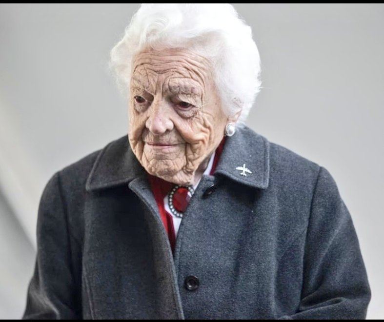 عمرها أكبر من ١٠٠ سنة وتعمل مديرة مطار تورنتو 

الشاهد:
ياصاحبي لا تُزَهّدني في الحياة والاستمتاع بها عندما أصل ال ٧٠ سنة !!

theguardian.com/world/2022/apr…