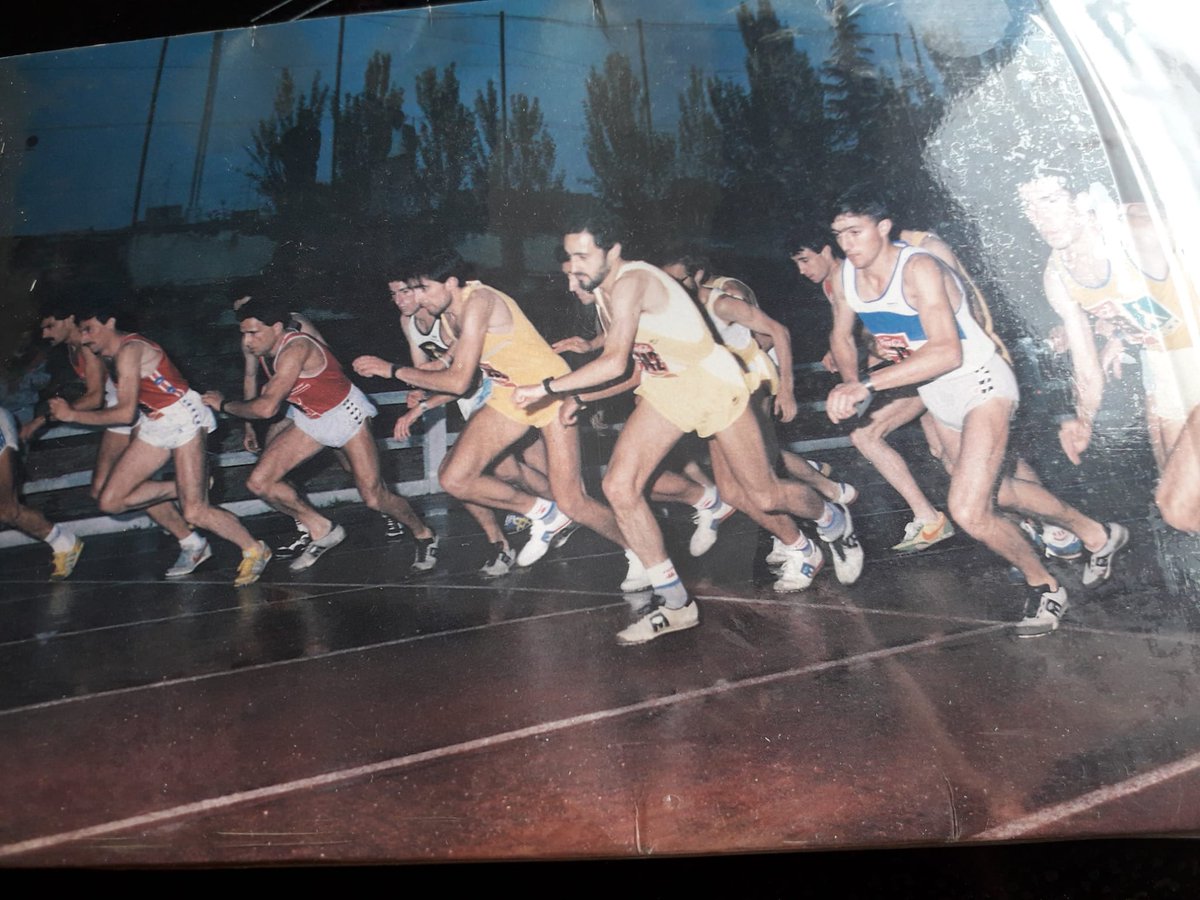 En el año 87 esas zapatillas de la marca Karhu, que lleva Sergio Infestas, eran las que casi todos los chavales deseábamos