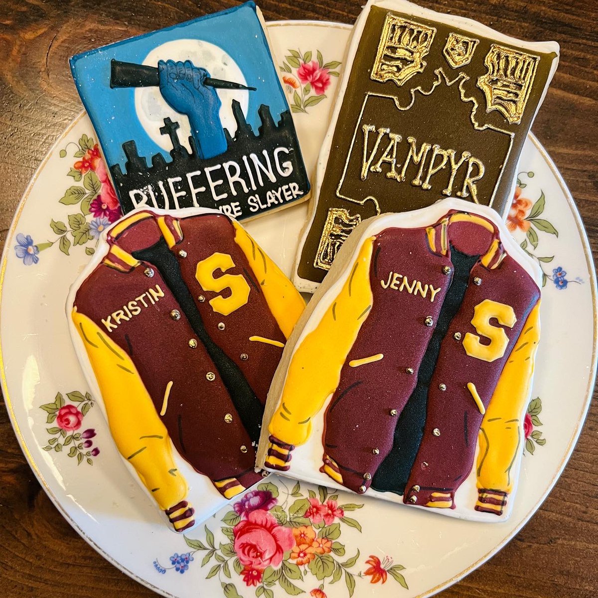 bufferingcast's tweet photo. Remember when we mentioned that the infamous Nerd Willow from #buffyprom22, Theresa, made us cookies, and that you’d lose your ever-living minds when you saw them? Here are a few. We will never recover? Absolutely incredible. https://t.co/snGn5Mx2zl