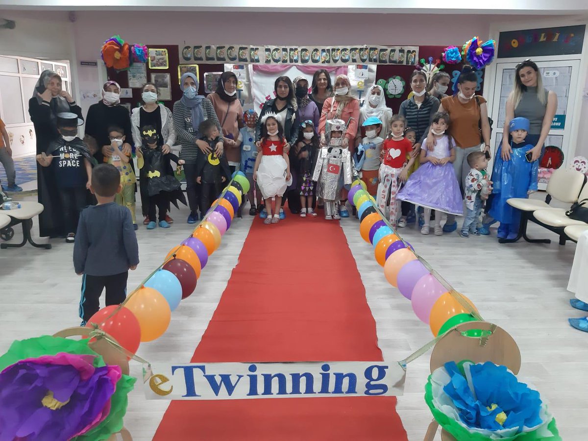 gonuleloglu's tweet photo. Zübeyde Hanım Anaokulu eTwinning

Projelerimiz ve geri dönüşüm defilemiz...
@Diyarbakirmem @YenisehirMEM @tcmeb @eTwinningdyrbkr @Murat4Kucukali @husamettin_atli https://t.co/cpAxGlmyHO