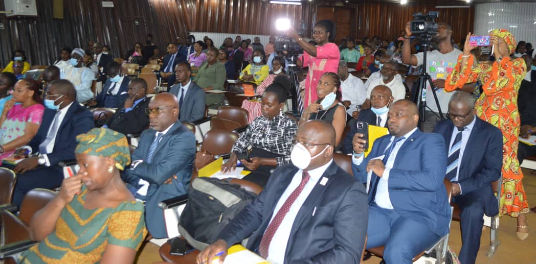 20è Journée Mondiale SST et 26è Journée Africaine de la PRP tenues ce 28 avril dans la salle de Conférences de la CNPS. Aux côtés du MINTSS se trouvaient le DG de la CNPS et la Directrice de l'ETD/BP-Yaoundé, Mme Aminata Maiga.
<a href="/ILOAfrica/">ILO Africa</a>
<a href="/UN_Cameroon/">UN_Cameroon</a>