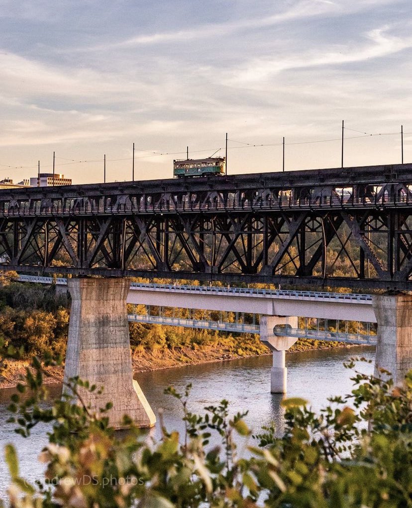 highlevelline's tweet photo. Timeless. Let’s keep it going 🛤🚋🚲
#yeg #yegbike #streetcar #highlevelline https://t.co/0hgmCx0YBB