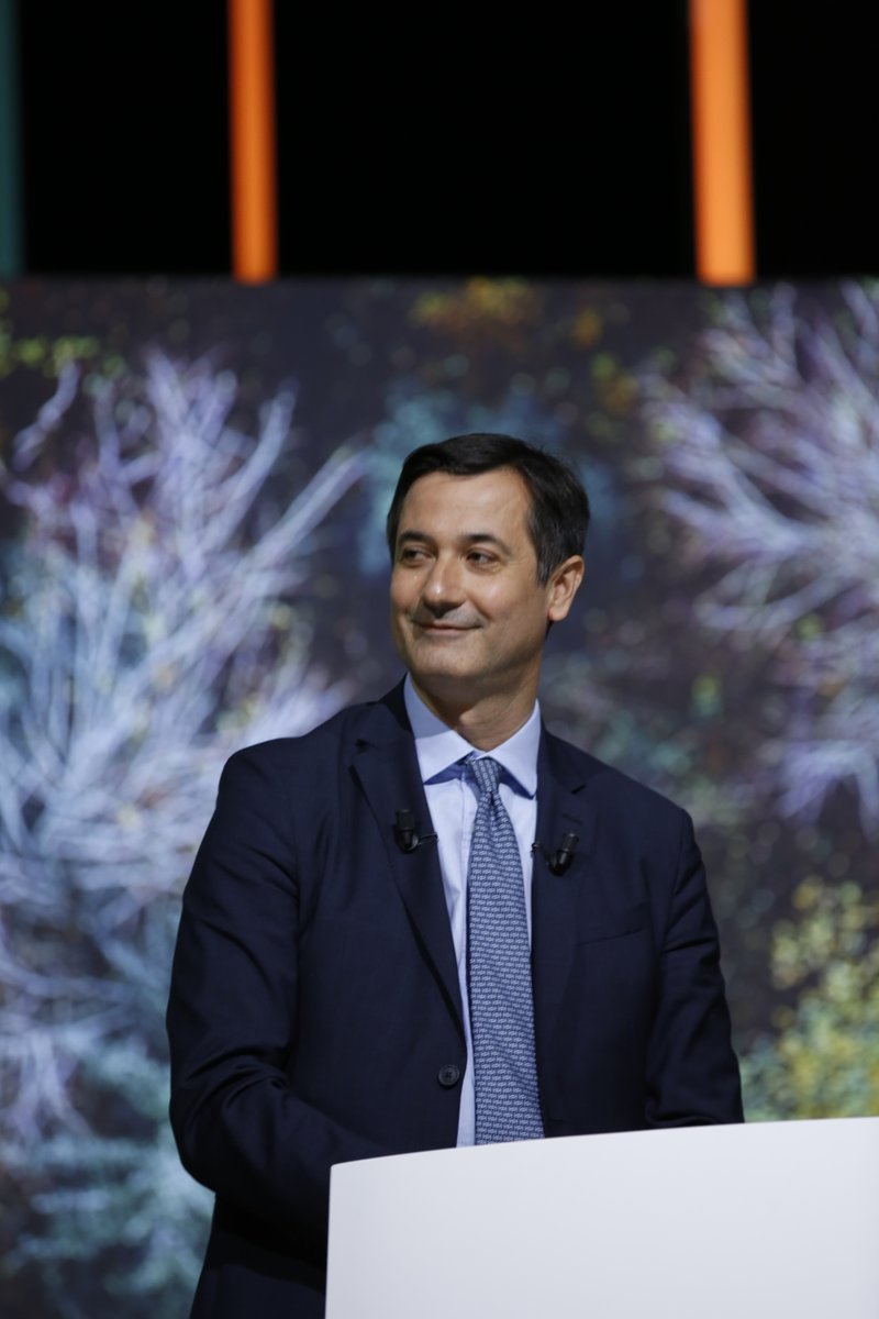 AXA's tweet image. "Face à l'émergence de nouveaux risques, le secteur privé est appelé à jouer un rôle plus important. Pour les assureurs, mieux comprendre et anticiper ces risques pour protéger les populations est le cœur de leur métier." 
@MoecGilles, Chef économiste d'#AXA #AGAXA