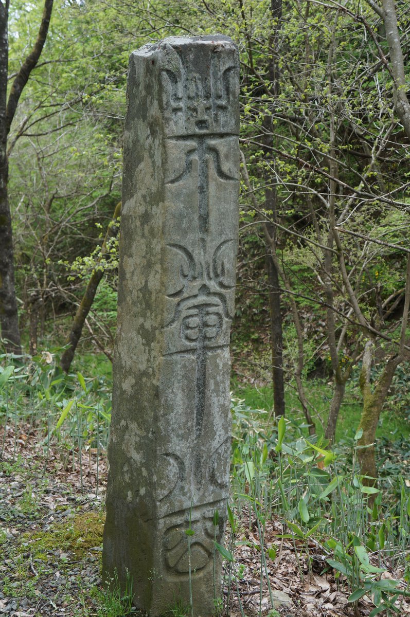 waka_34's tweet photo. Today I took a picture of a stone monument that I was curious about. Isn't this the stone monument that Soseki happily stroked with his hand? It appears in "Kusamakura." I felt I had found the reason he was happy. https://t.co/W5vtw28xRv