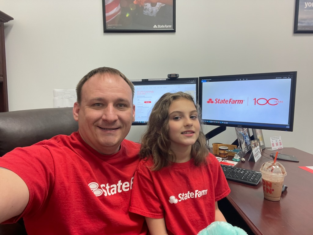 robedwardssrsf's tweet image. Today is bring your child to work day! 

My daughter Addy is at our office learning what we do to help life go right. She is helping me protect our customers property and their financial future. 

Say hello to Addy in the comments below!

#BringYourChildToWorkDay #StateFarm