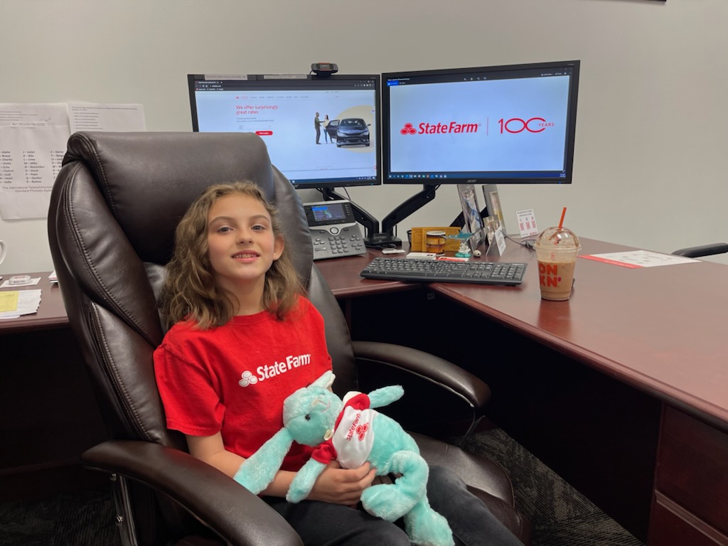 robedwardssrsf's tweet image. Today is bring your child to work day! 

My daughter Addy is at our office learning what we do to help life go right. She is helping me protect our customers property and their financial future. 

Say hello to Addy in the comments below!

#BringYourChildToWorkDay #StateFarm