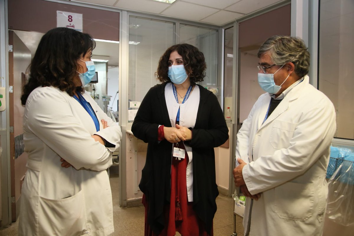 RedSSMS's tweet photo. En la coordinación permanente de la red, el Director (s), Dr. Mariano Moreno, prosigue hoy con su ciclo de visitas a los centros de salud, al reunirse con las autoridades de @hblt_rsocial , hospital base de la #RedSur y uno de los más grande nuestro país. https://t.co/JGey9dgPH0