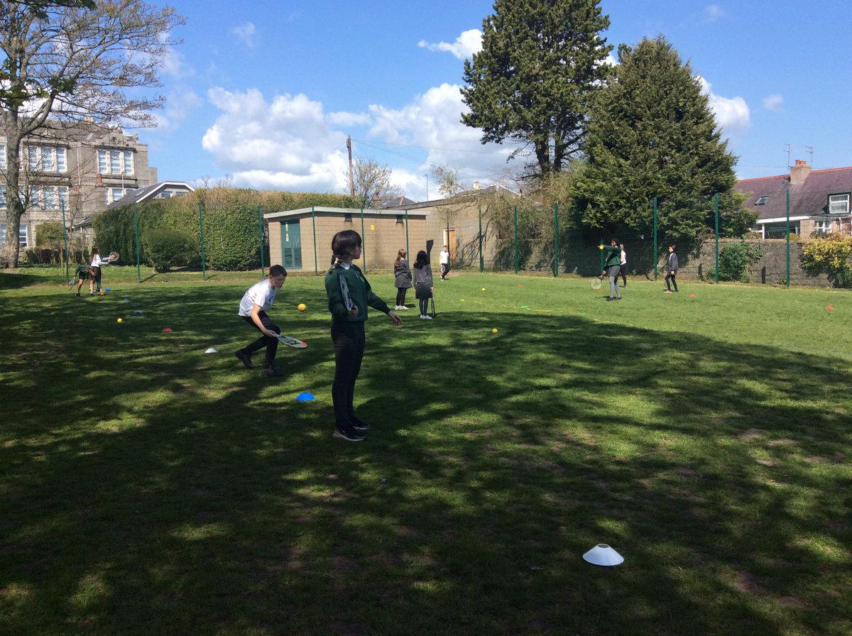 Anyone for tennis? R20 had fun learning some new skills today! Wimbledon here we come! 🎾🎾<a href="/SchoolBroomhill/">BroomhillSchool</a>